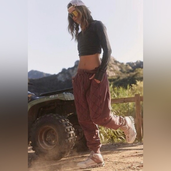 NWT Fp Movement Countdown Quilted Pants in Oxblood - Picture 4 of 4